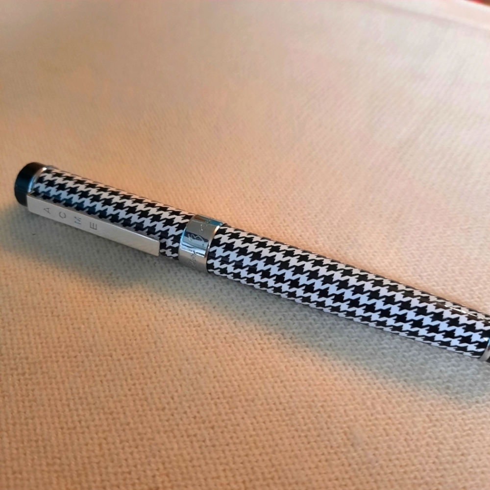 ACME Houndstooth rollerball pen